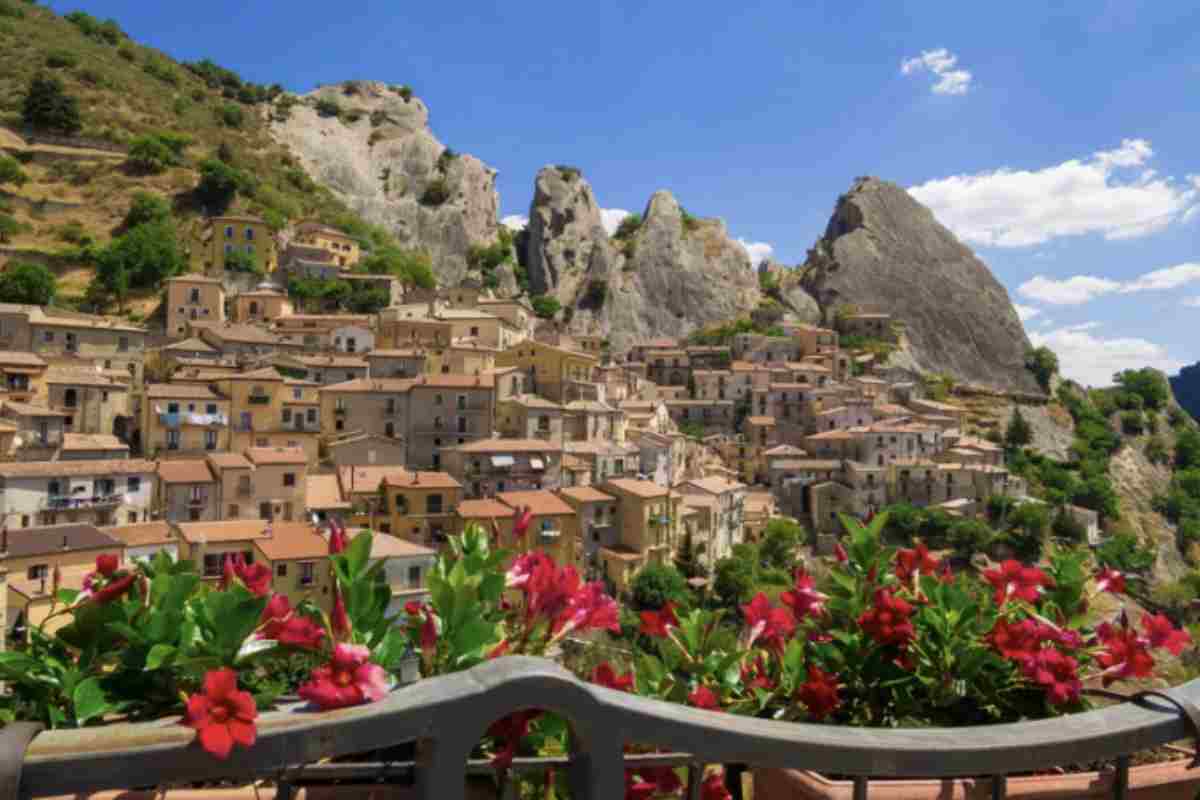 Tra gli abitati più incantevoli che meritano una visita, spiccano nove borghi che rappresentano perfettamente l’anima autentica