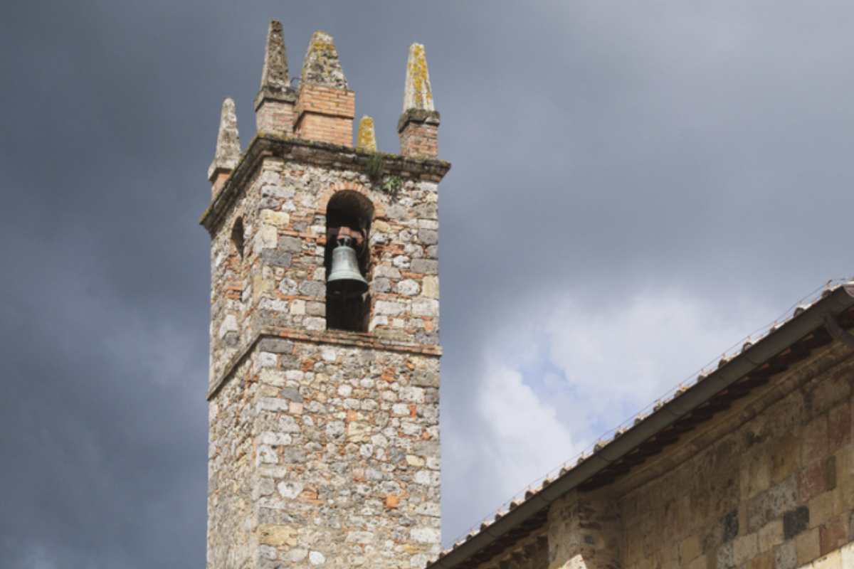 ulle maestose Dolomiti Lucane si trovano Castelmezzano e Pietrapertosa, due borghi che sembrano incastonati nella roccia,