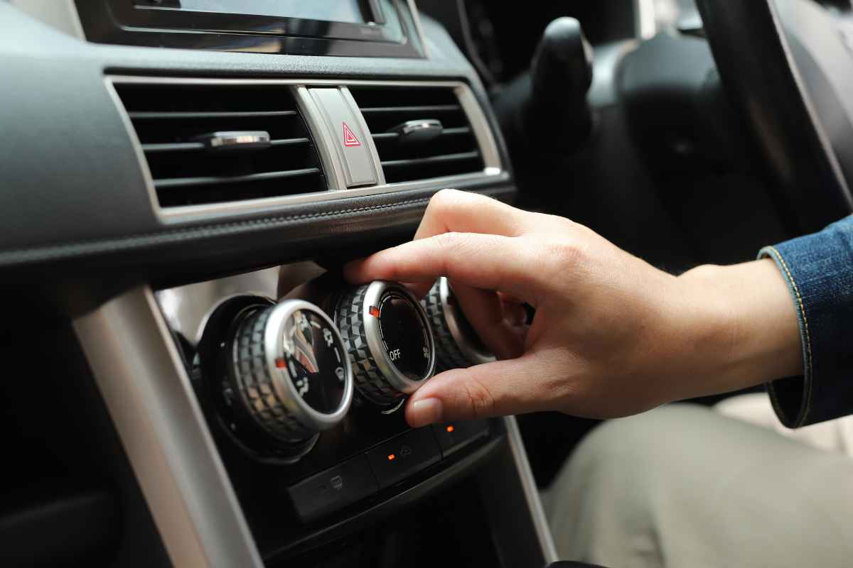 Ma veramente, anche tu, usi l’aria condizionata per disappannare i finestrini? Con il trucco del meccanico