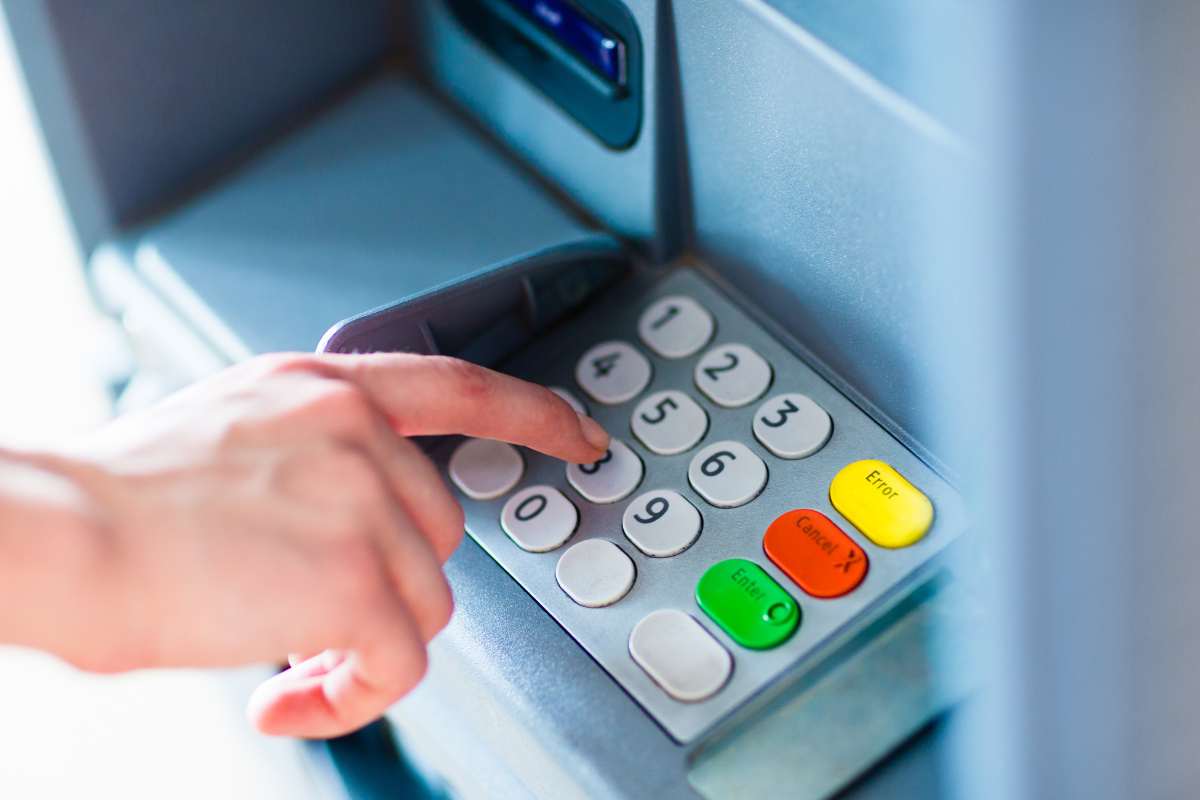 Bancomat, ricordati di premere questo tasti importantissimo dopo aver prelevato