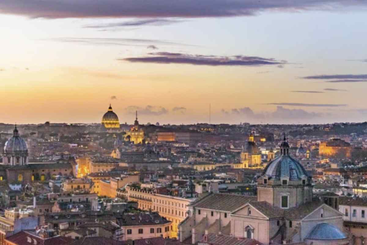 Questo monumento enigmatico, carico di simbolismi e iscrizioni misteriose, continua ad affascinare studiosi, appassionati di esoterismo