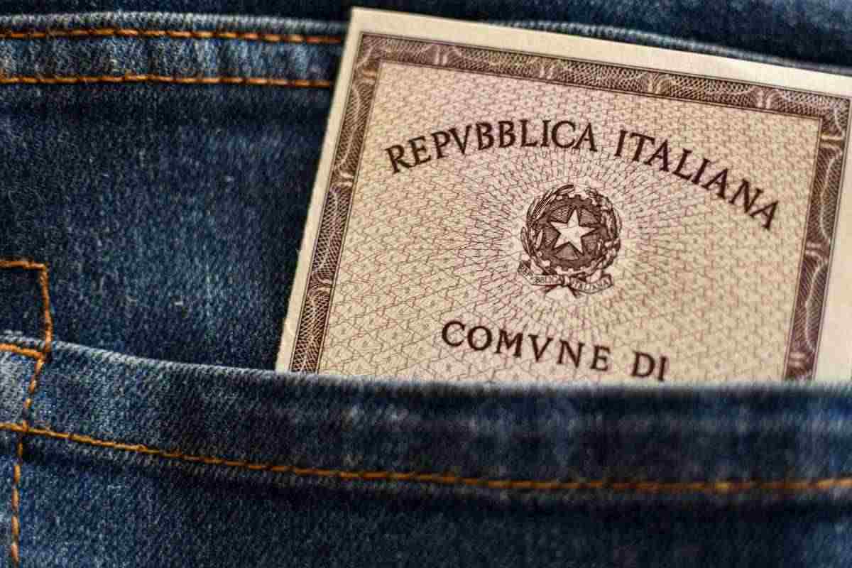 Carta d’Identità, cambia tutto: se sei nato in questi anni rischi una multa tutti i dettagli