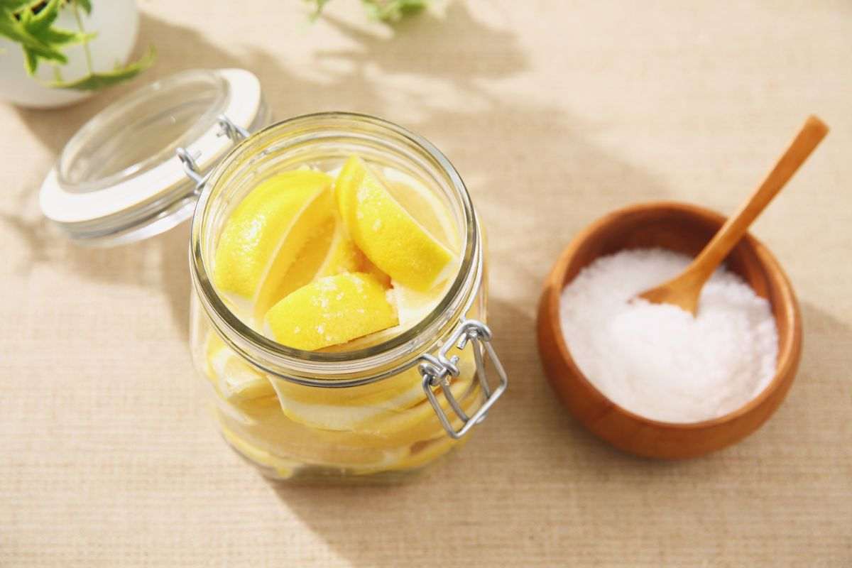 sale e limone per igienizzare casa